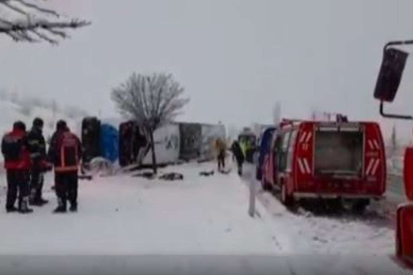 Tokatta yolcu otobüsü devrildi: 1 ölü 18 yaralı  