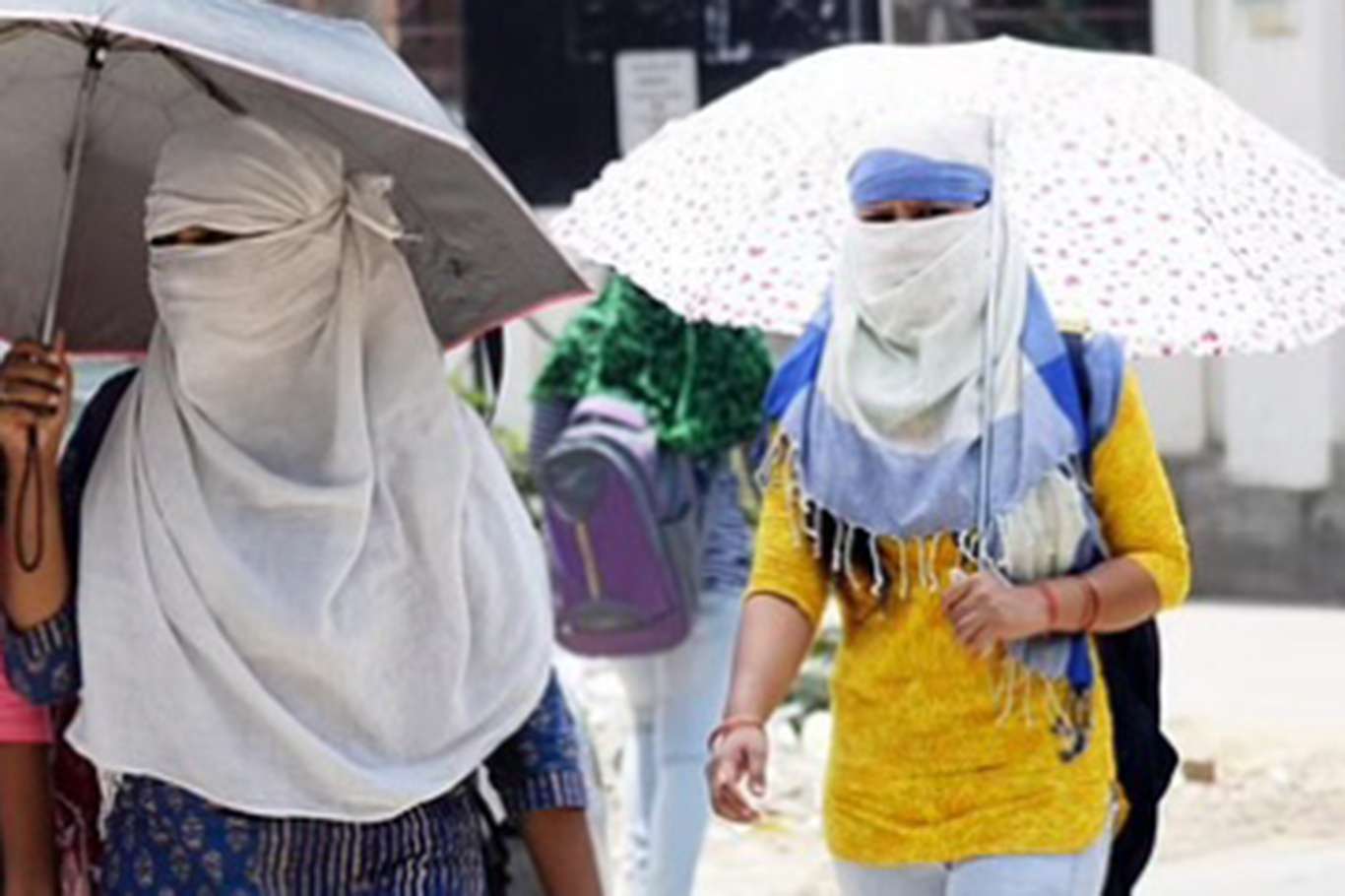 Aşırı sıcakların etkili olduğu Hindistanda eğitim süreleri azaltılıyor 