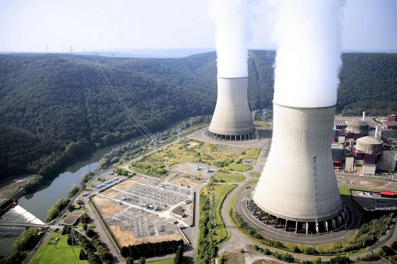 Polonya ilk nükleer santralini kurmak için Fransa ile anlaştı 