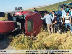 ​Pamuk tarlasından dönen traktör devrildi: 14 yaşındaki sürücüsü yaralandı  