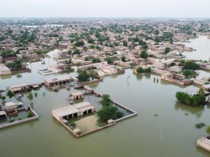 Pakistanda etkili olan yağışlar nedeniyle can kaybı 1606 oldu  