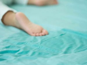 Çocuklarda altını ıslatma böbrek rahatsızlıklarına yol açabilir 