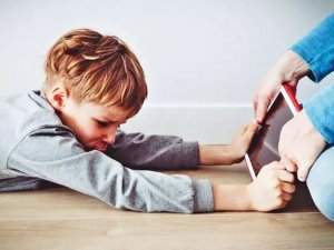 Psikolog Aydın: Çocukla baş etmenin yöntemi telefon, tablet ya da bilgisayar değildir