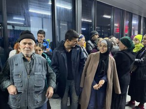 Hersondan tahliye edilen 88 Ahıska Türkünün Türkiyeye ulaştı 
