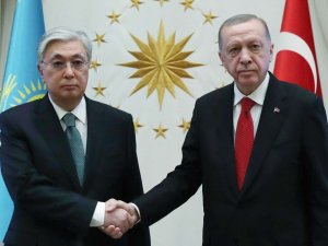 Cumhurbaşkanı Erdoğan Kazakistan seçimlerini kazanan Tokayevi tebrik etti