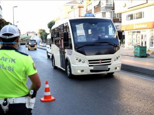 Bebek arabalı yolcuyu minibüsten indiren sürücüye ceza