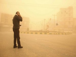 İranda hava kirliliği: Eğitim çevrim içi yapılacak  