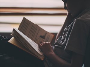 Çocuklara kitap okumanın faydaları nelerdir?  