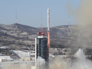 Çin 14 yeni uydu fırlattı  