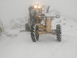 Ulaşıma kar ve tipi engel oldu: 1133 yol kapandı 
