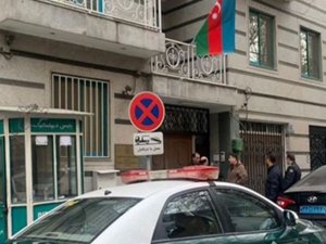 Azerbaycan İrandaki elçilik faaliyetlerini askıya aldı 