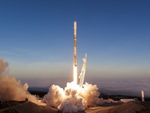SpaceX, 49 Starlink uydusunu fırlattı  