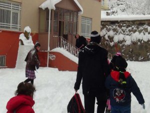 İstanbulda okullar tatil edildi  