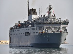 Depremde yaralananlar TCG İskenderun gemisine alınıyor