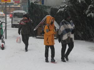 İstanbulda kar yağışı nedeniyle idari izin kararı