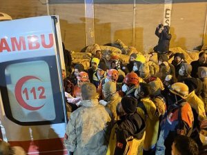 Diyarbakırda enkaz altından 5 kişi 72 saat sonra çıkarıldı  