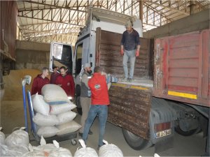 Siirtten deprem bölgelerindeki hayvanlar için 26 ton yem gönderildi 