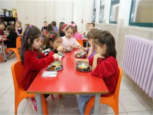 Okul öncesi öğrencilerine yönelik ücretsiz yemek uygulaması başladı  