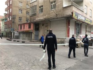 Diyarbakırda semt pazarlarında hasarlı binalar nedeniyle güvenlik önlemleri alınıyor 