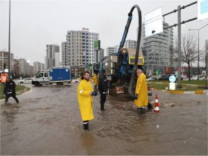 Diyarbakırda su baskınları ve tahribatlara müdahale edildi 