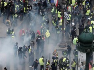 Fransadaki protestolarda gözaltı sayısı 500ü geçti  