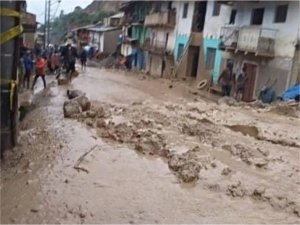 Perudaki Yaku Kasırgasında ölenlerin sayısı 65e yükseldi  