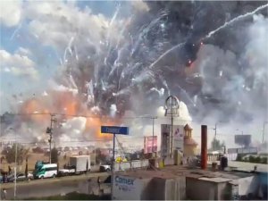 Meksikada havai fişek üretilen evde patlama: 10 ölü, 20 yaralı  