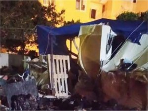 Depremzedelerin kaldığı çadırda yangın: Yaralı 3 kardeşten biri hayatını kaybetti  