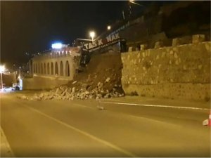 Diyarbakır- Ovabağ karayolunda istinat duvarı çöktü  