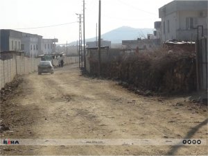 Köy sakinleri yetkililerden yollarının yapılmasını istiyor