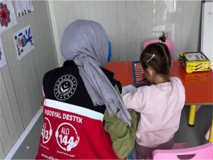 Depremzede 1808 çocuk ailelerine teslim edildi
