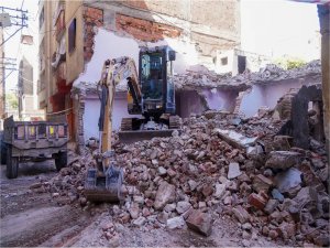 Diyarbakırda metruk yapıların yıkımı devam ediyor 