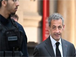 Sarkozy, yolsuzlukla yargılandığı davada hapis cezasına çarptırıldı  