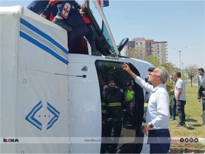 Kamyonet ile otomobil çarpıştı: 2si çocuk 7 yaralı
