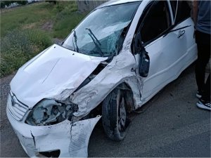 Diyarbakırda trafik kazası: 1i ağır 3 yaralı 