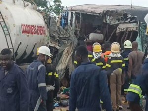 Ganada otobüs ile tankerin çarpıştı: 16 ölü, 40 yaralı  