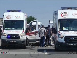 Diyarbakırda 2 araç çarpıştı: 6 yaralı  