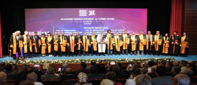FAHRİ DOKTORA VE CÜBBE GİYME TÖRENİ DÜZENLEDİ
