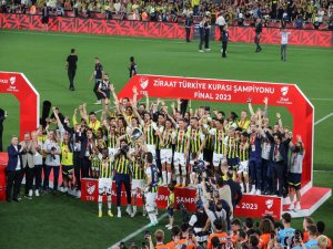 Başakşehiri yenen Fenerbahçe Türkiye Kupasını kazandı