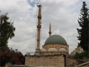 Şanlıurfada Dergâh Camiinin minaresi onarılıyor  