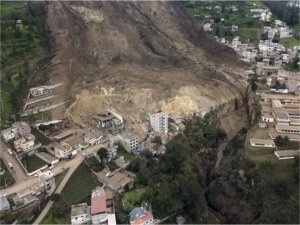 Ekvadorda heyelan nedeniyle ölenlerin sayısı 65e yükseldi  