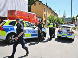 İsveçte lunapark treni raydan çıktı: Bir ölü çok sayıda yaralı  