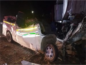 Güney Afrikada minibüs ile kamyon çarpıştı: 15 ölü  