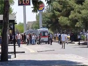 Diyarbakırda adliye önünde silahlı saldırı: 3 yaralı