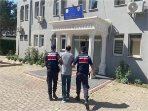 Diyarbakırda uyuşturucu ve silahlı yağma suçlarından aranan 2 firari yakalandı  