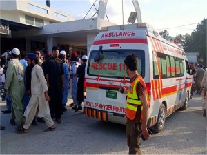 Pakistandaki bombalı saldırıda can kaybı artıyor: 40 ölü, 200 yaralı  