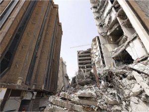 İranda inşaat halindeki 3 bina çöktü: 3 ölü, 5 yaralı  