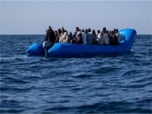 Göçmenleri taşıyan tekne okyanusta battı: 63 ölü 