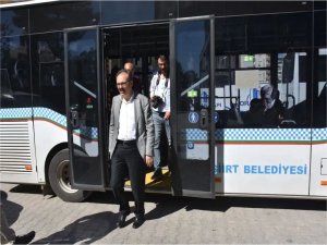 Siirt Belediye Başkan Vekili Kızılkaya, halk otobüsü hizmetini yolculuk yaparak denetledi  