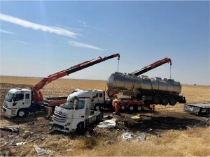 Nusaybin’de bitkisel yağ yüklü tanker devrildi: 1 yaralı  